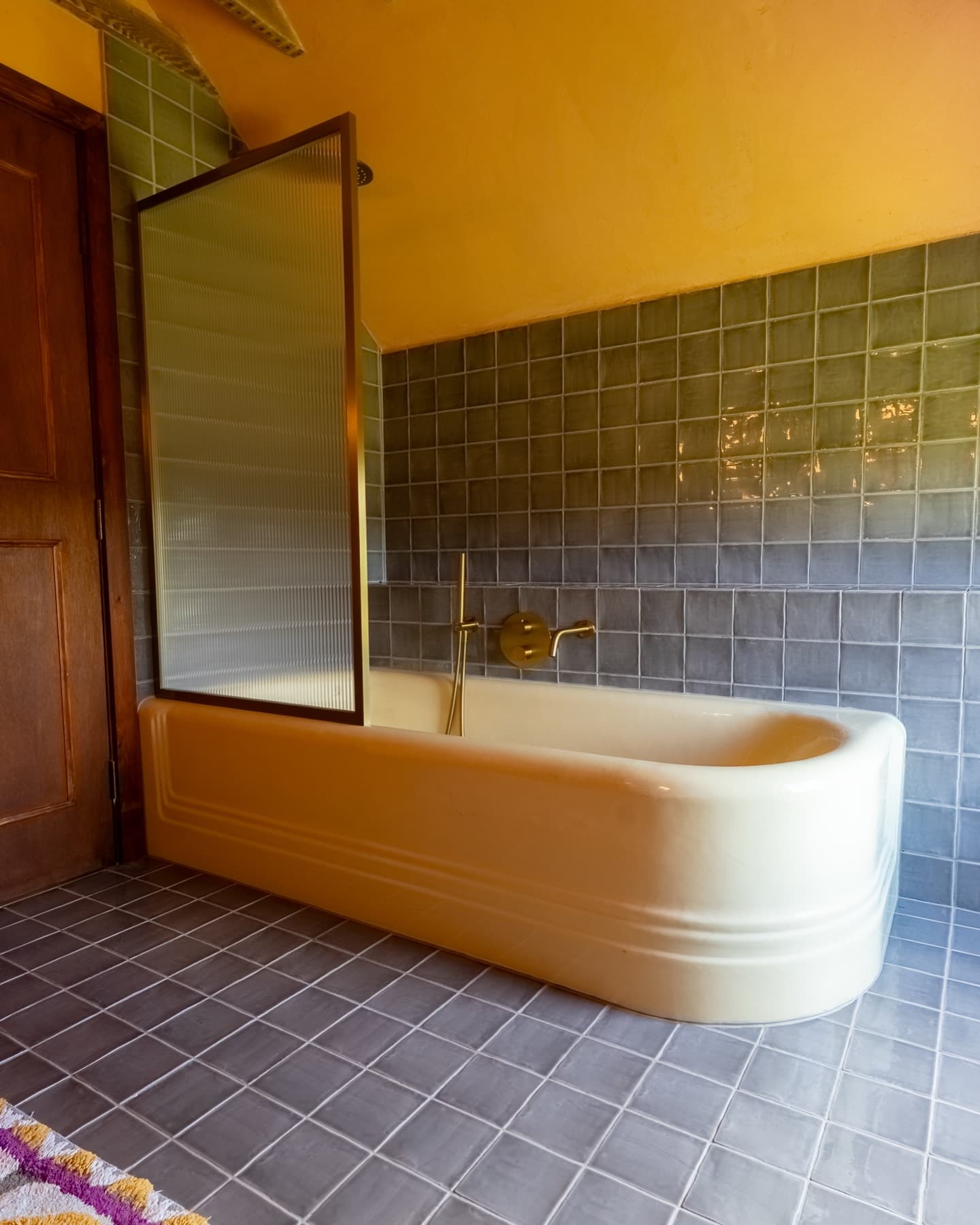 Ensuite bathroom, cream bath and blue-grey glazed tile